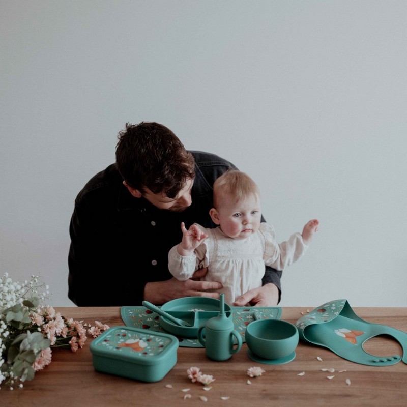 Tovaglietta per bambini in silicone verde decorata con ghiande e funghi